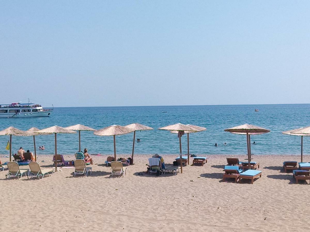 Saint Konstantin Beach Apartments Stegna Esterno foto